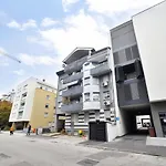 Ophelia Apartment With Parking